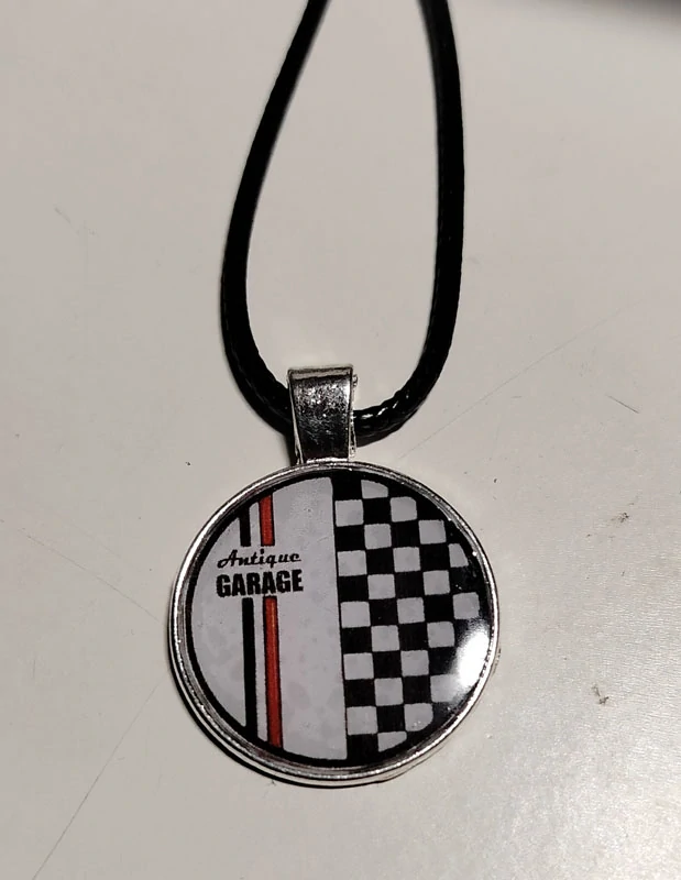 Přívěsek s koženou šňůrkou Antique GARAGE Race
