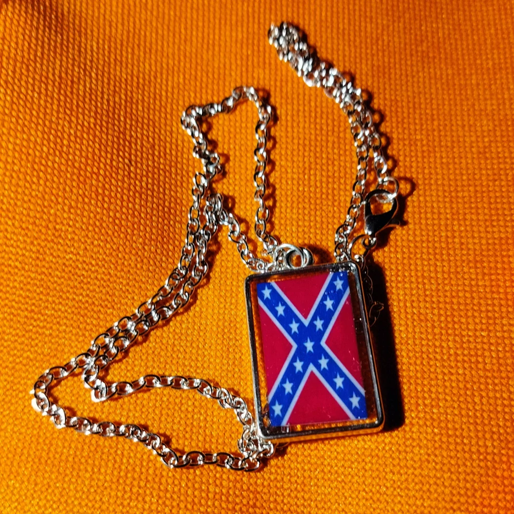 Řetízek s oboustranným přívěskem Rebel flag